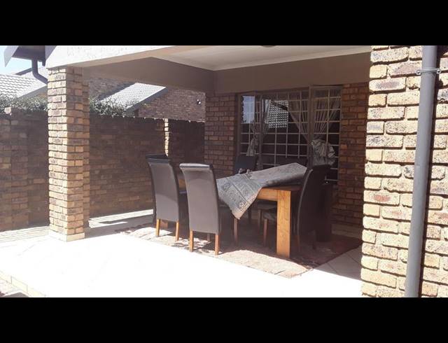 2 BEDROOM TOWNHOUSE FOR SALE IN AMBERFIELD